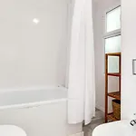 Апартаменты 3 Bedroom 2 Bathroom 500 Meters From The In *