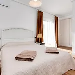 Апартаменты 3 Bedroom 2 Bathroom 500 Meters From The In