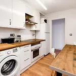 Апартаменты 3 Bedroom 2 Bathroom 500 Meters From The In