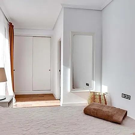 3 Bedroom 2 Bathroom 500 Meters From The In * Torrevieja
