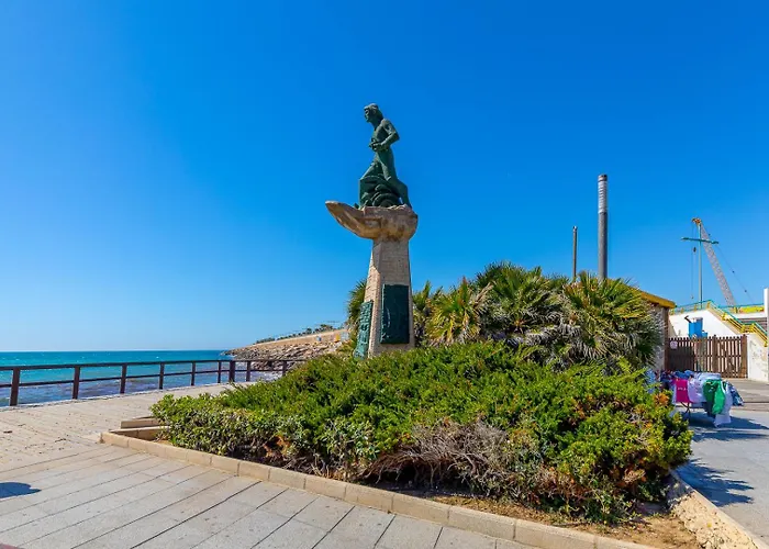 3 Bedroom 2 Bathroom 500 Meters From The In Torrevieja